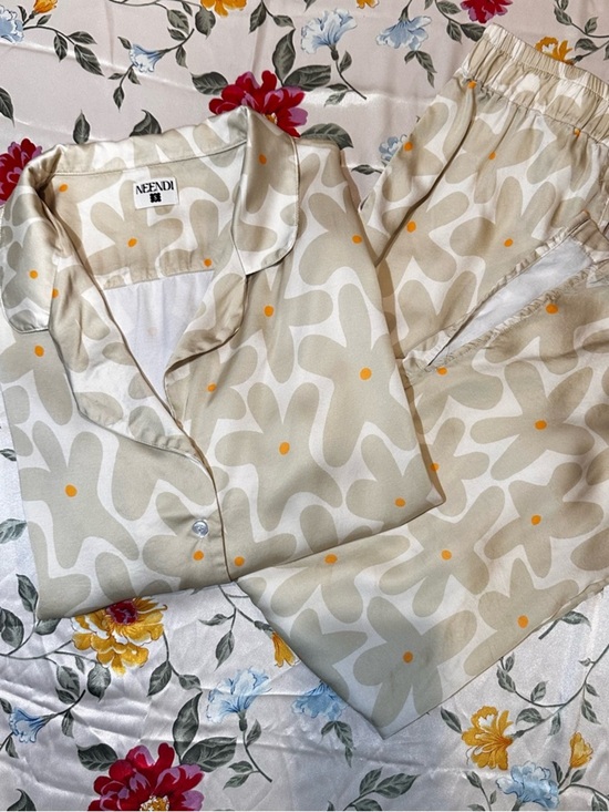 Neendi Other - NEENDI ABSTRACT DAISY LONG PAJAMA SET SIZE SMALL